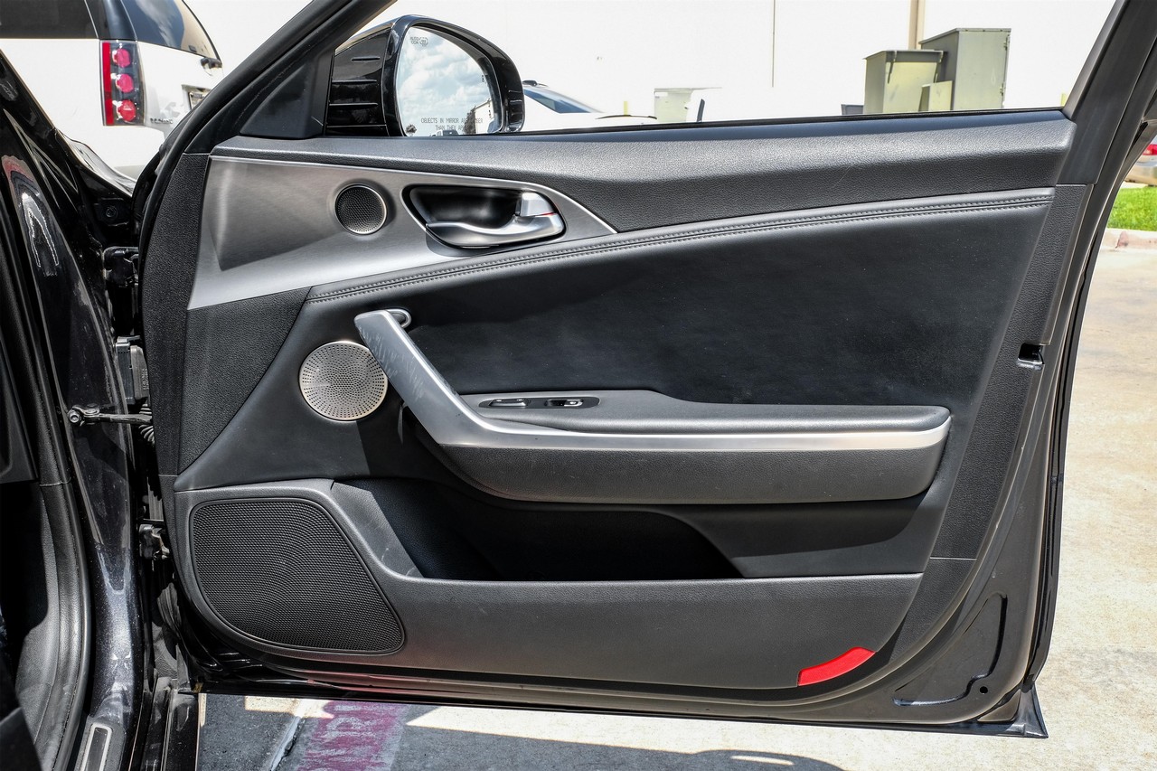 Kia Stinger Vehicle Main Gallery Image 39