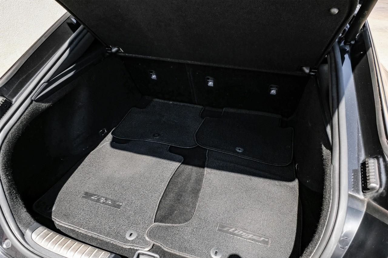 Kia Stinger Vehicle Main Gallery Image 44