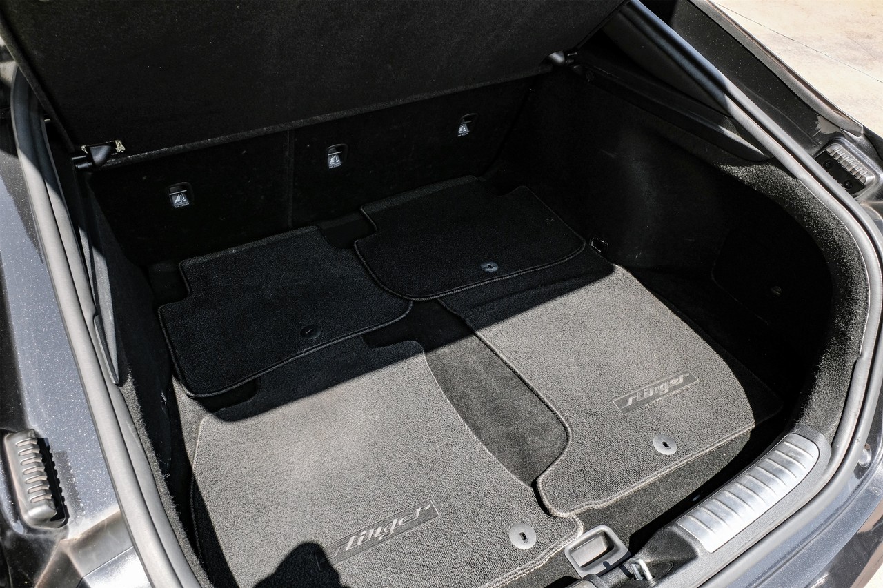 Kia Stinger Vehicle Main Gallery Image 45