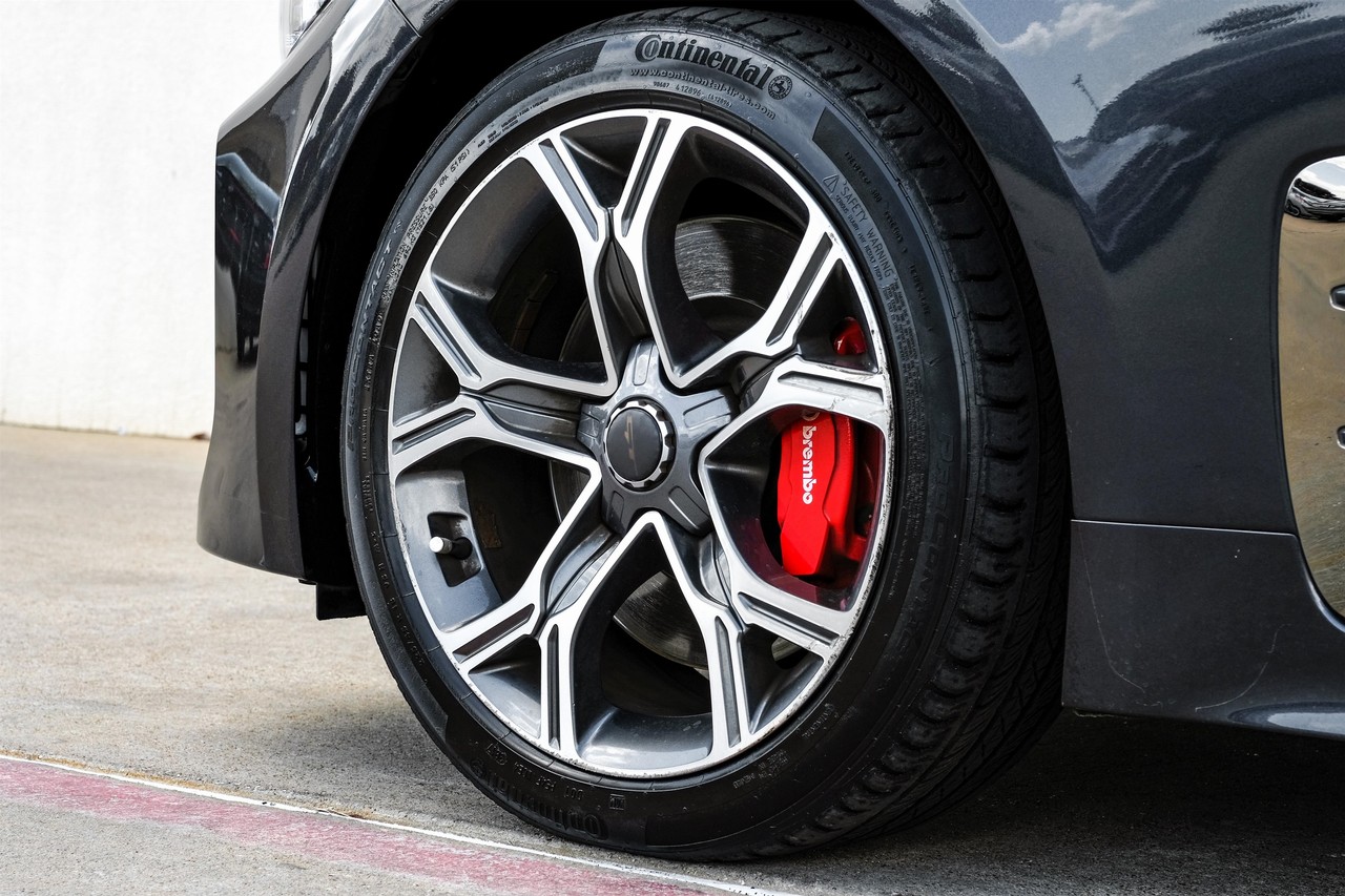 Kia Stinger Vehicle Main Gallery Image 48