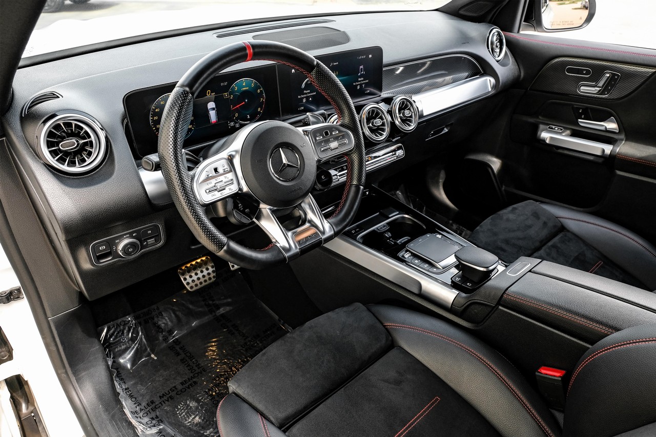 Mercedes-Benz GLB Vehicle Main Gallery Image 03