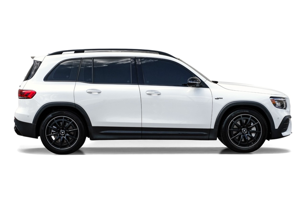 Mercedes-Benz GLB Vehicle Main Gallery Image 08