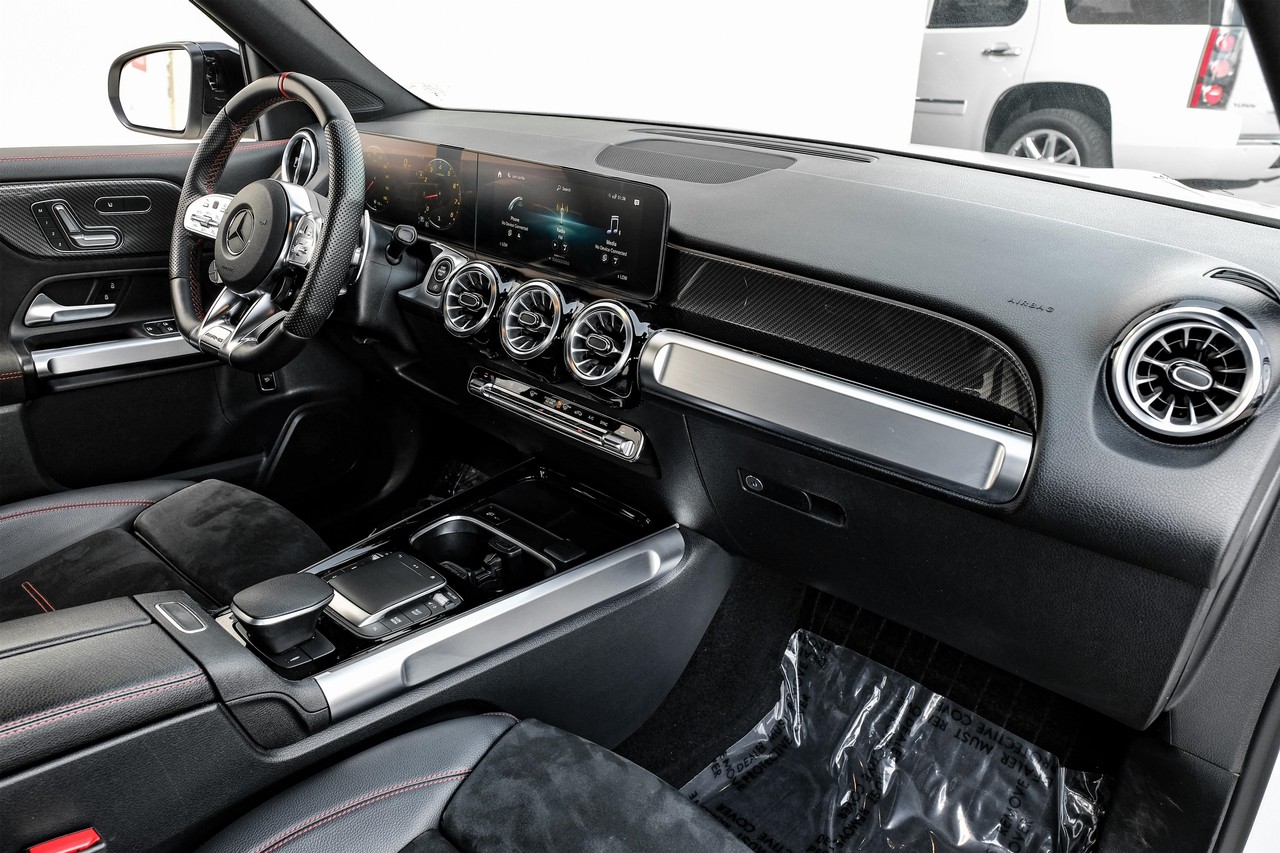 Mercedes-Benz GLB Vehicle Main Gallery Image 13