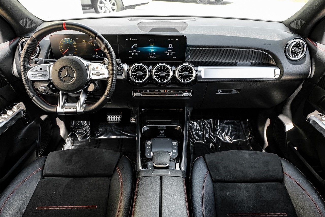 Mercedes-Benz GLB Vehicle Main Gallery Image 15