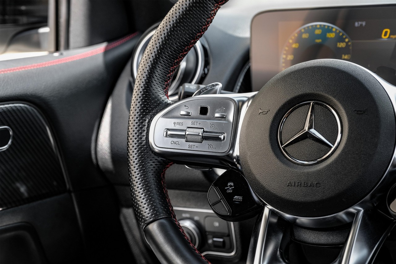 Mercedes-Benz GLB Vehicle Main Gallery Image 18