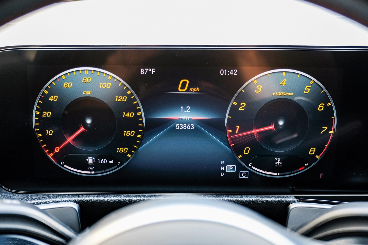 Mercedes-Benz GLB Vehicle Main Gallery Image 20
