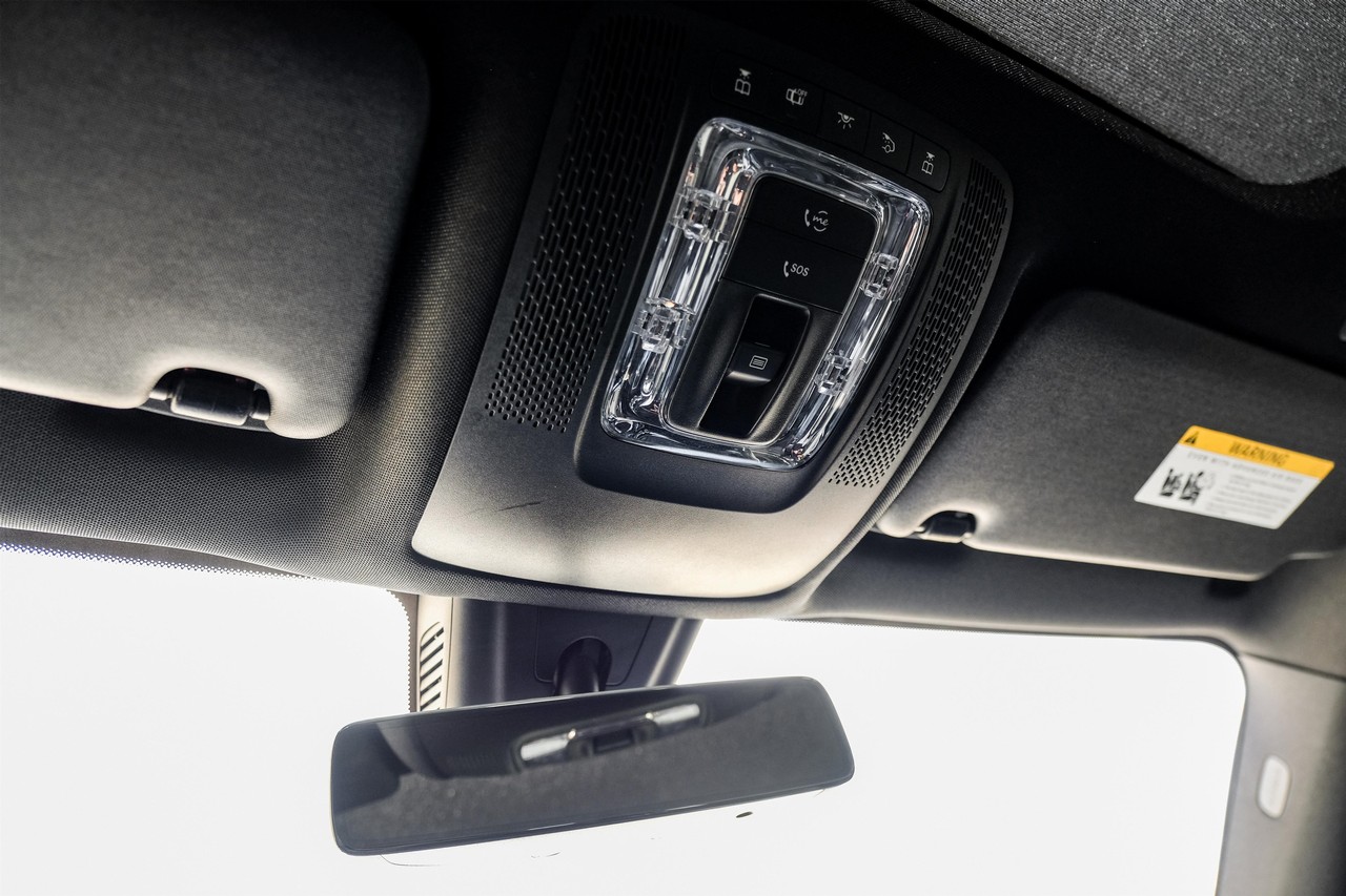 Mercedes-Benz GLB Vehicle Main Gallery Image 24
