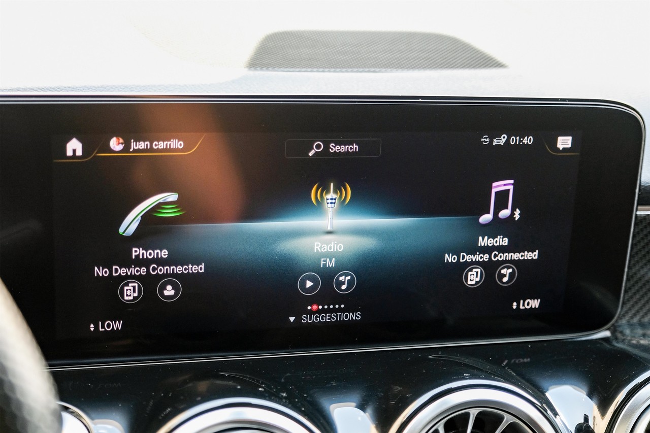 Mercedes-Benz GLB Vehicle Main Gallery Image 25