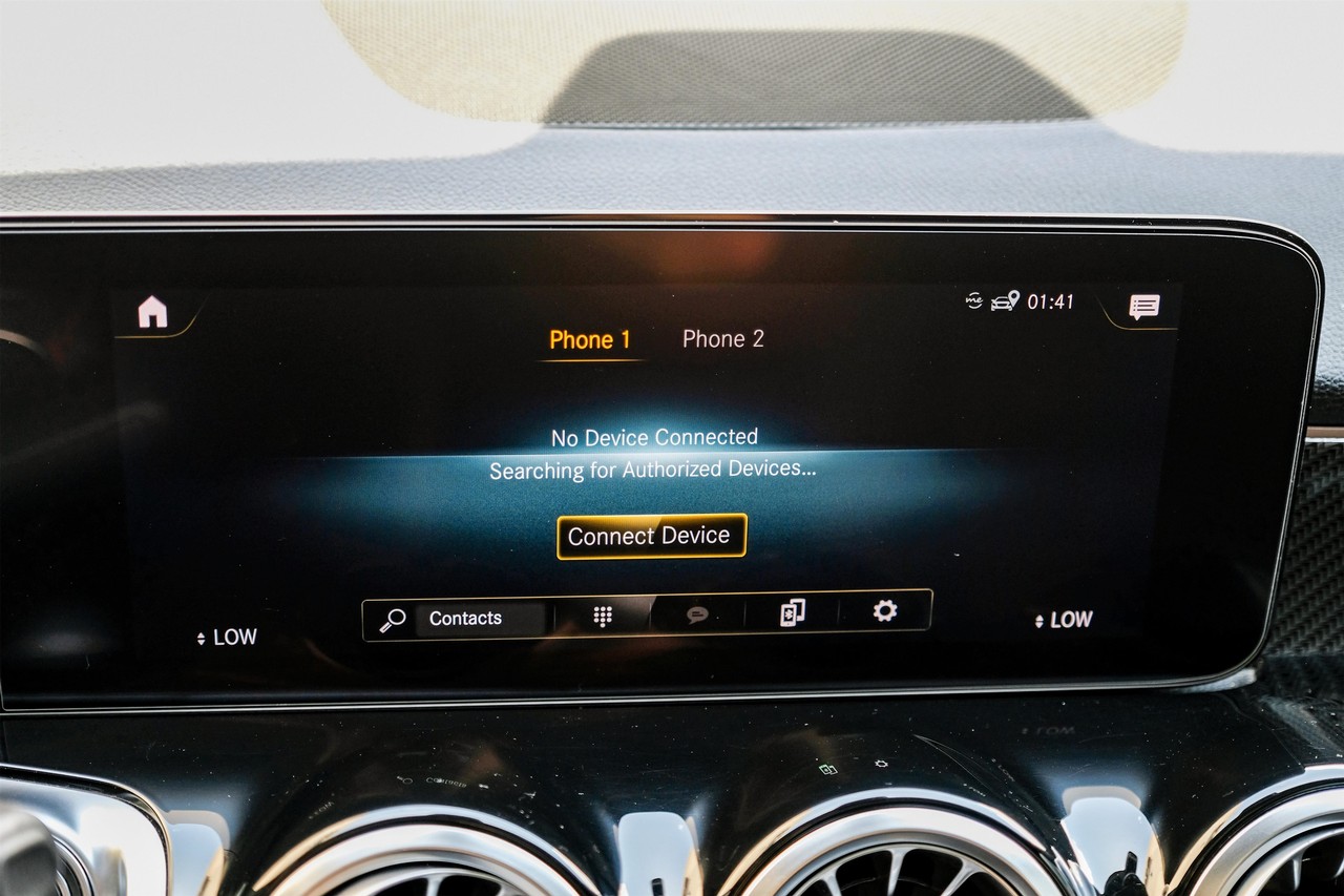 Mercedes-Benz GLB Vehicle Main Gallery Image 27