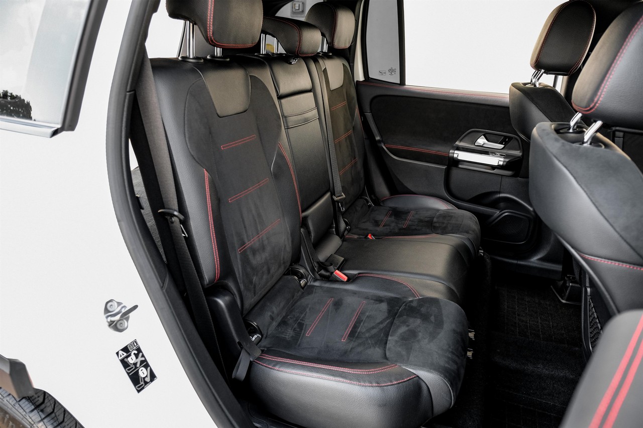 Mercedes-Benz GLB Vehicle Main Gallery Image 31