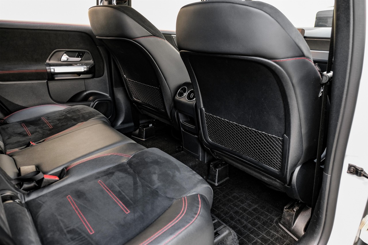 Mercedes-Benz GLB Vehicle Main Gallery Image 32