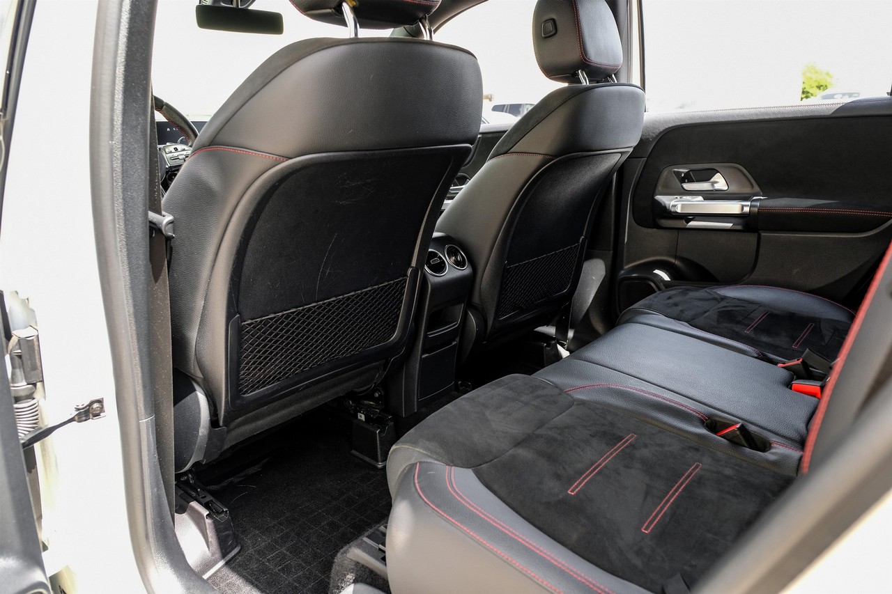 Mercedes-Benz GLB Vehicle Main Gallery Image 33