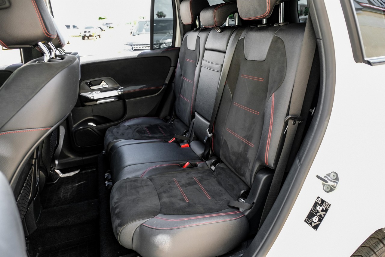 Mercedes-Benz GLB Vehicle Main Gallery Image 34