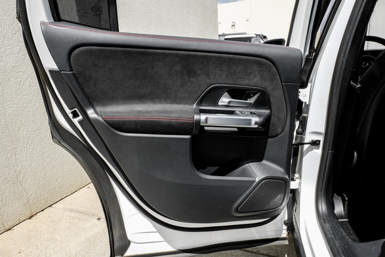 Mercedes-Benz GLB Vehicle Main Gallery Image 38