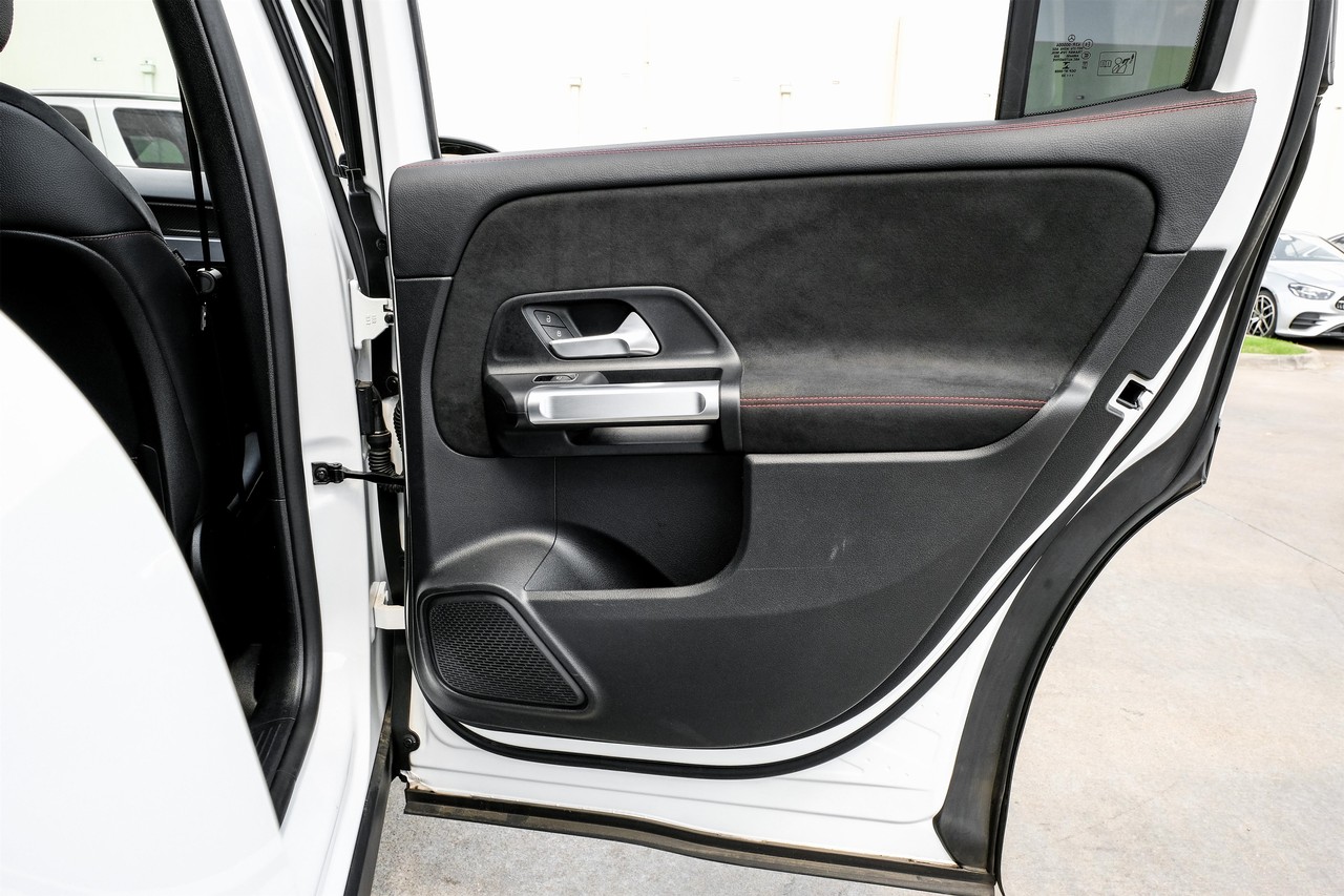 Mercedes-Benz GLB Vehicle Main Gallery Image 39