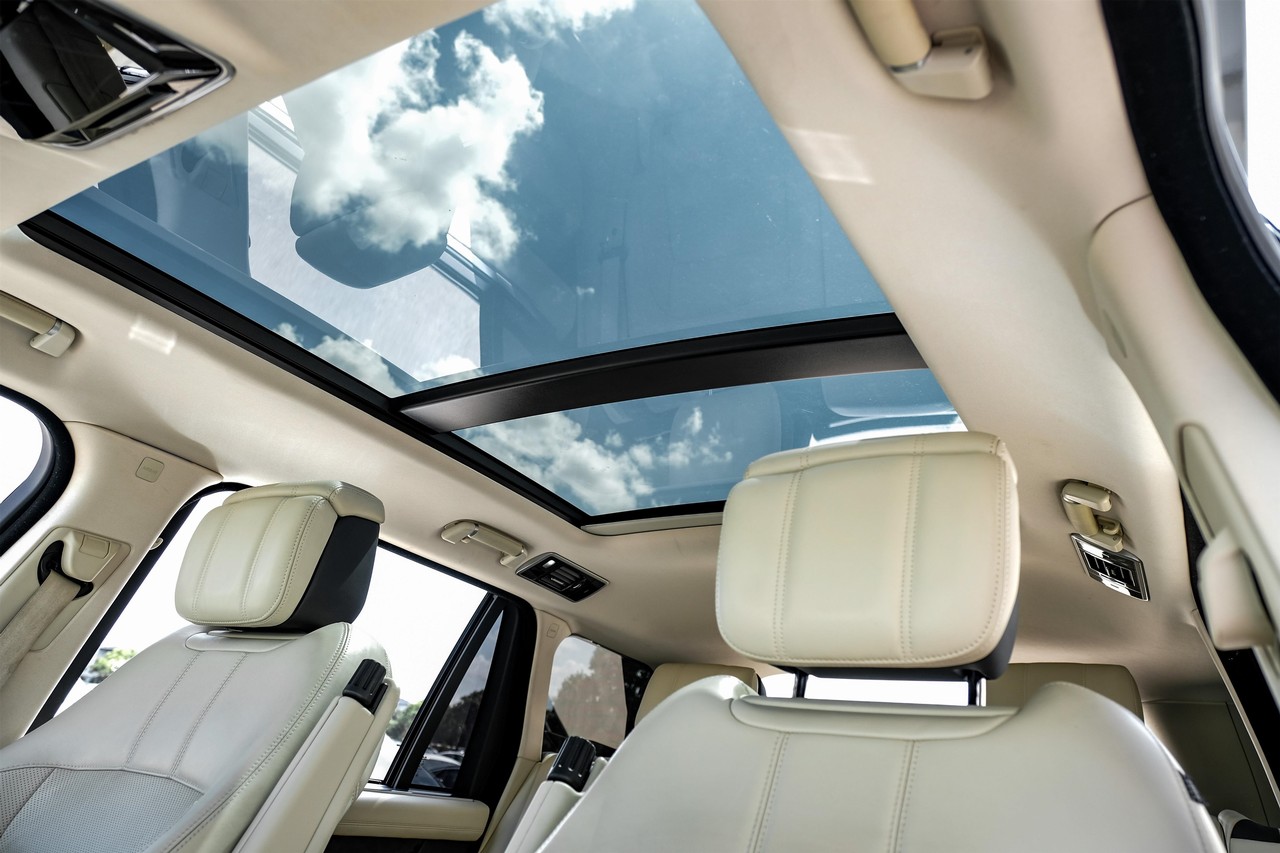 Land Rover Range Rover Vehicle Main Gallery Image 05