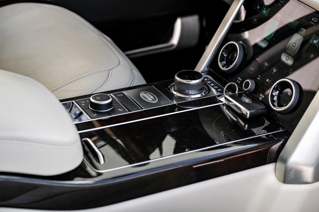 Land Rover Range Rover Vehicle Main Gallery Image 22