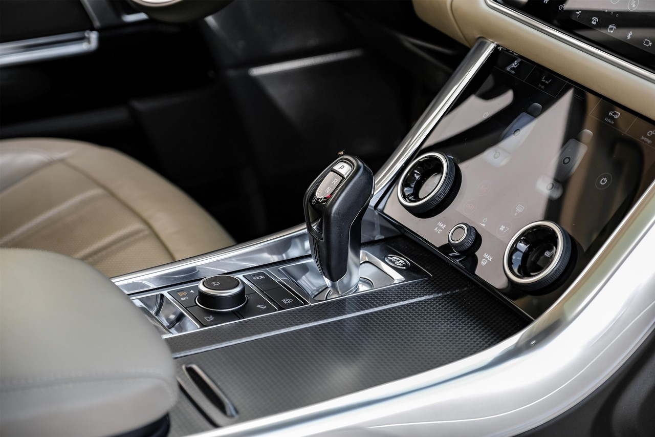 Land Rover Range Rover Sport Vehicle Main Gallery Image 23