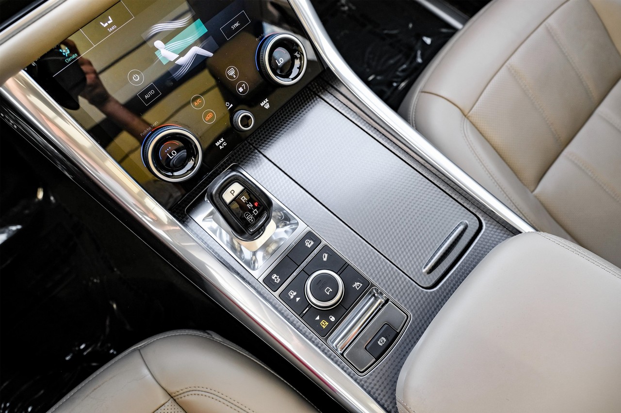 Land Rover Range Rover Sport Vehicle Main Gallery Image 24