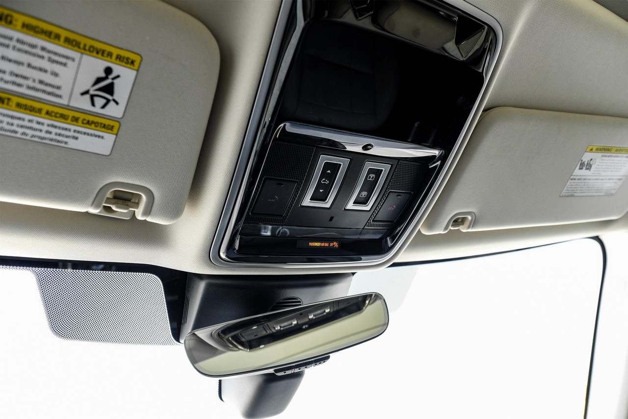 Land Rover Range Rover Sport Vehicle Main Gallery Image 26