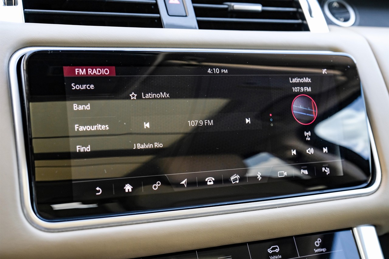 Land Rover Range Rover Sport Vehicle Main Gallery Image 30