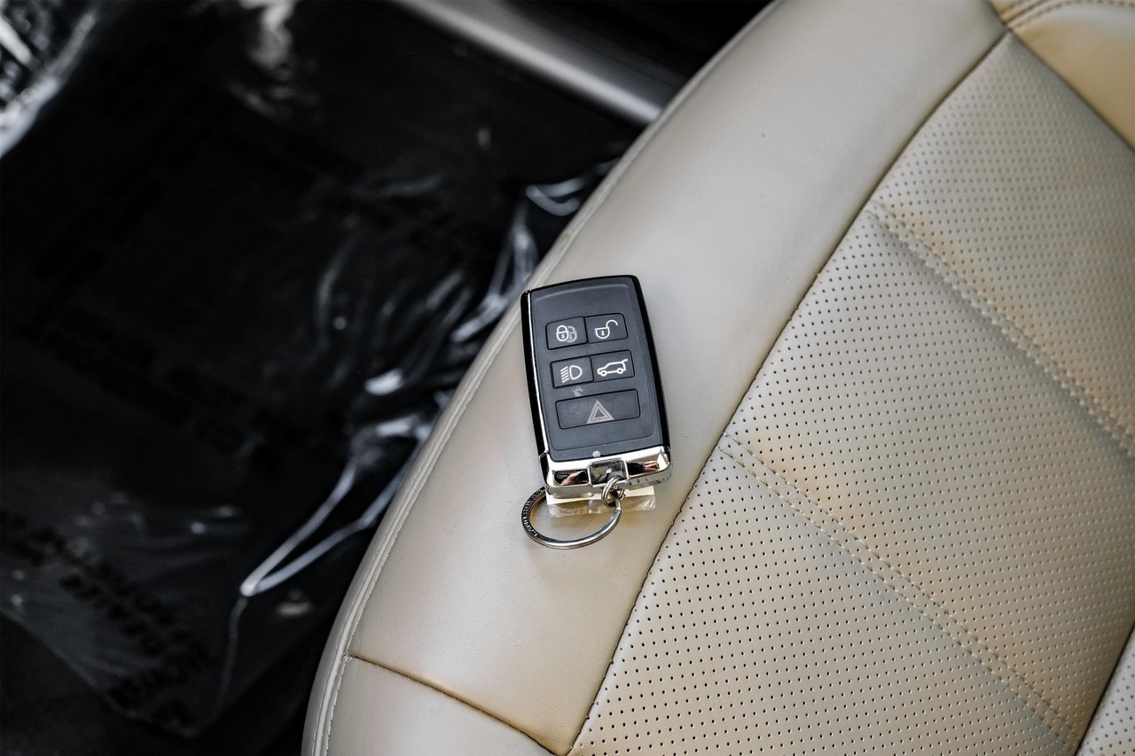 Land Rover Range Rover Sport Vehicle Main Gallery Image 51