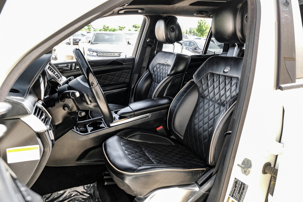 Mercedes-Benz GL-Class Vehicle Main Gallery Image 04