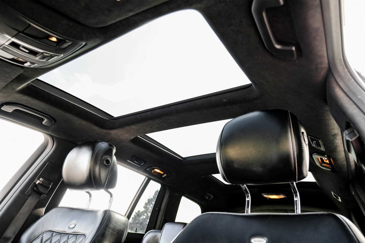 Mercedes-Benz GL-Class Vehicle Main Gallery Image 05