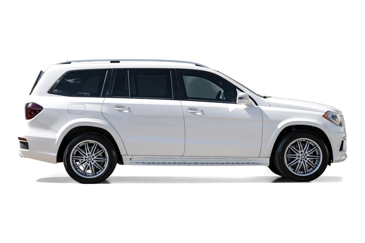 Mercedes-Benz GL-Class Vehicle Main Gallery Image 08