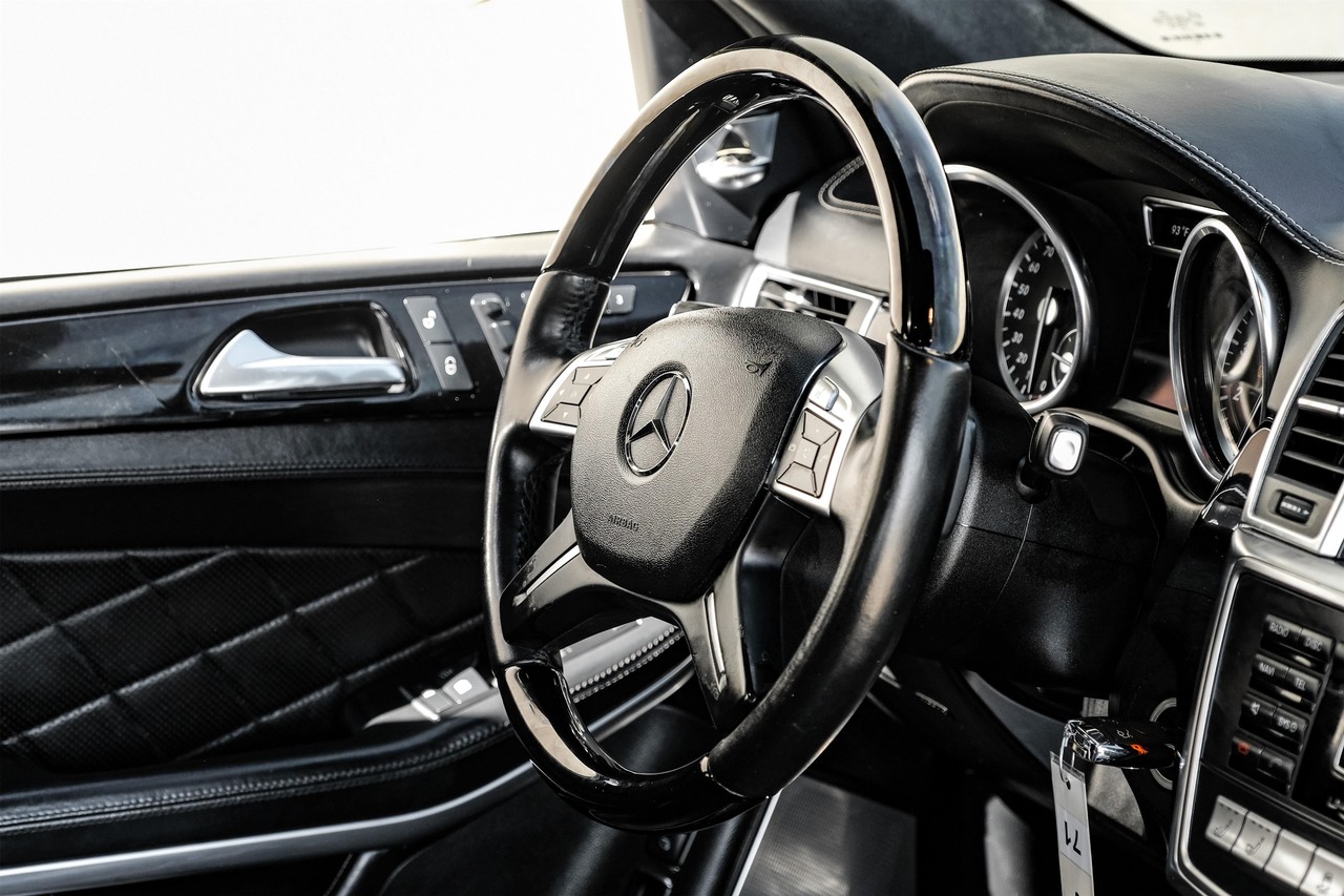 Mercedes-Benz GL-Class Vehicle Main Gallery Image 14