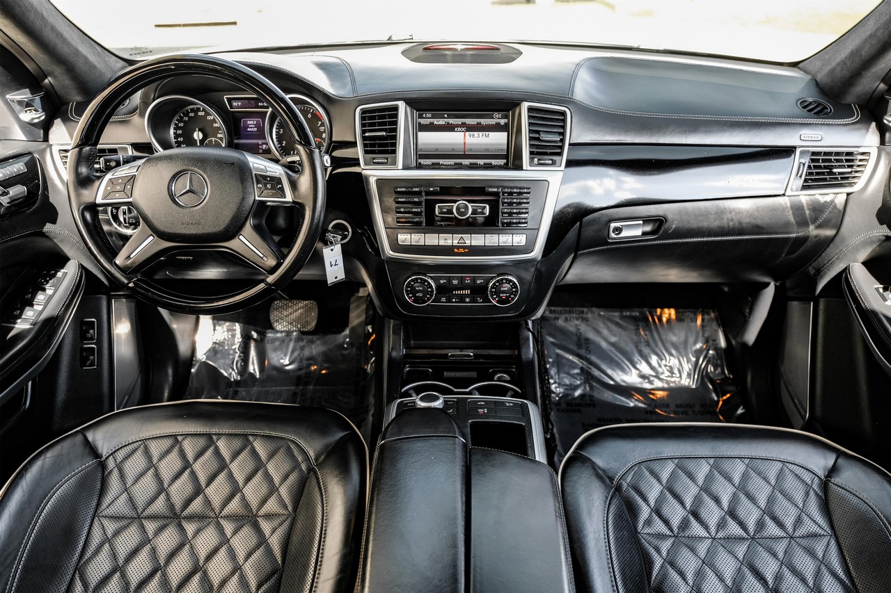 Mercedes-Benz GL-Class Vehicle Main Gallery Image 15