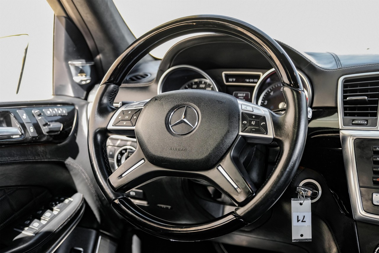 Mercedes-Benz GL-Class Vehicle Main Gallery Image 17