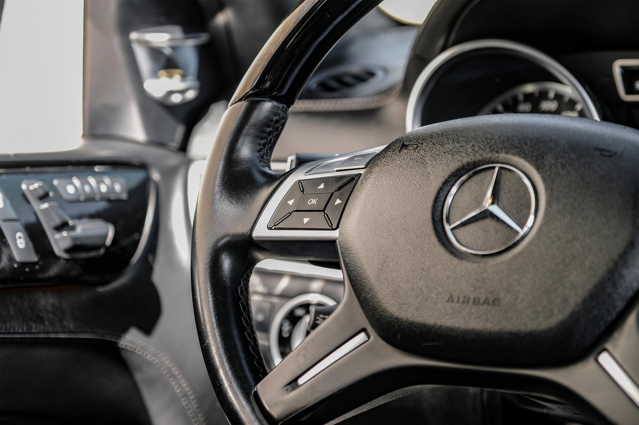 Mercedes-Benz GL-Class Vehicle Main Gallery Image 18