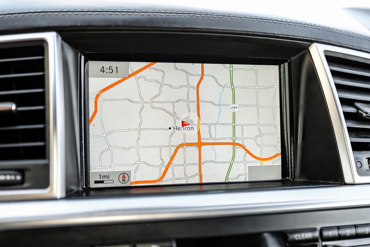 Mercedes-Benz GL-Class Vehicle Main Gallery Image 22