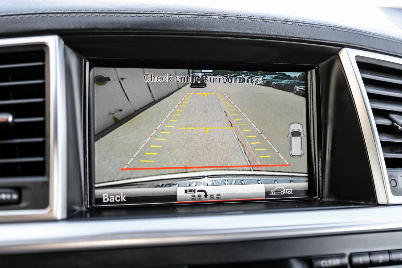 Mercedes-Benz GL-Class Vehicle Main Gallery Image 23