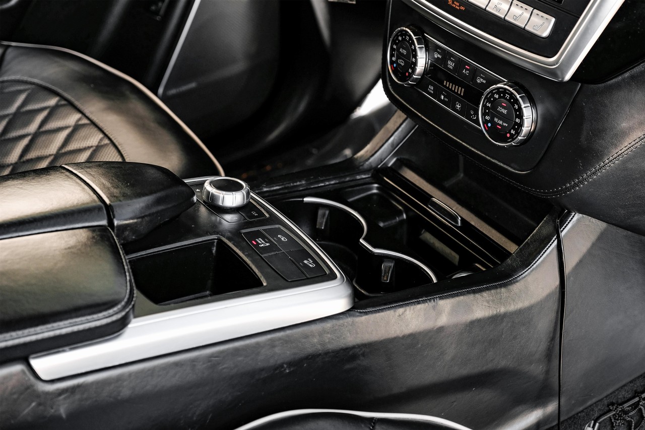 Mercedes-Benz GL-Class Vehicle Main Gallery Image 24