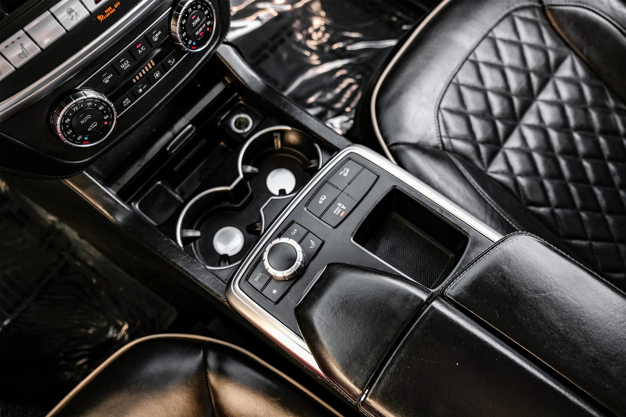 Mercedes-Benz GL-Class Vehicle Main Gallery Image 25
