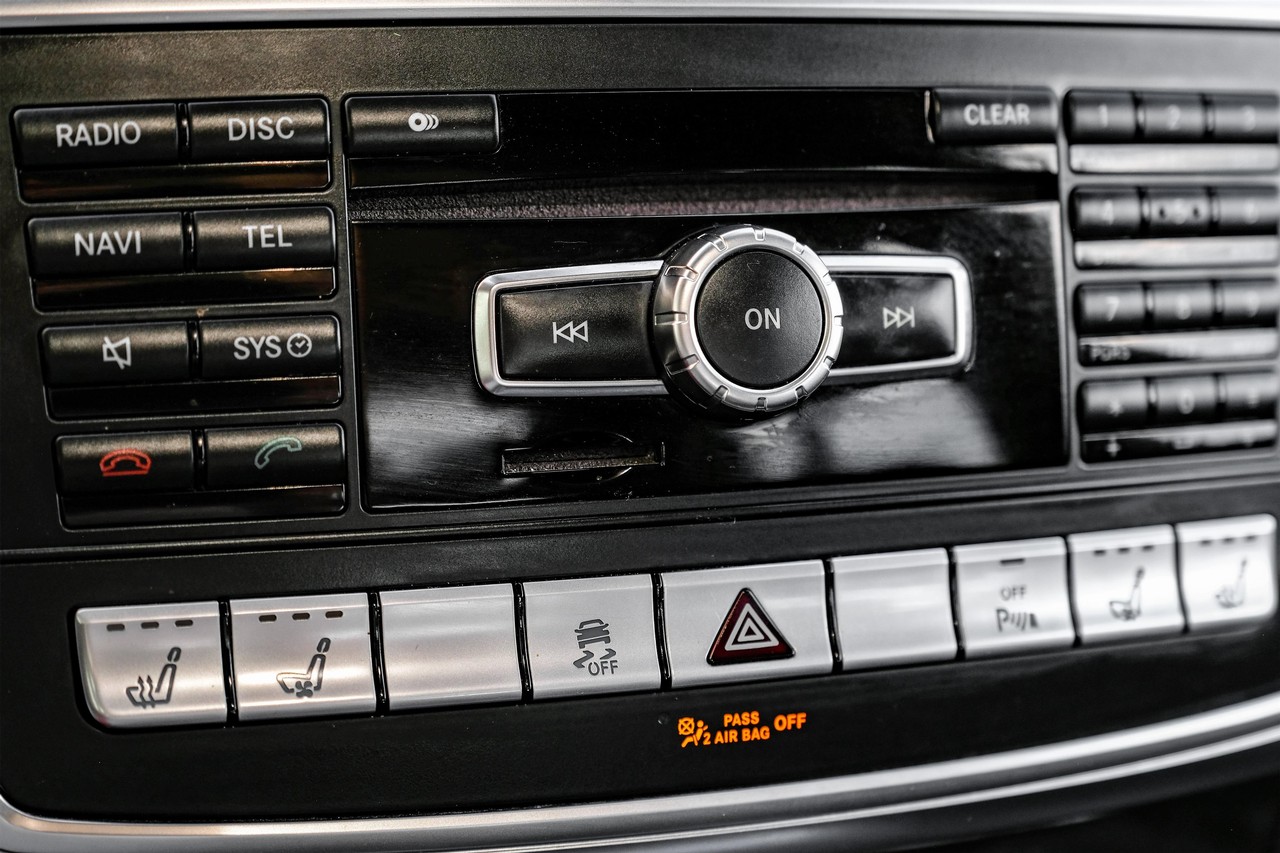 Mercedes-Benz GL-Class Vehicle Main Gallery Image 27