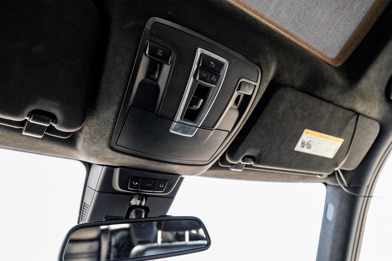 Mercedes-Benz GL-Class Vehicle Main Gallery Image 28