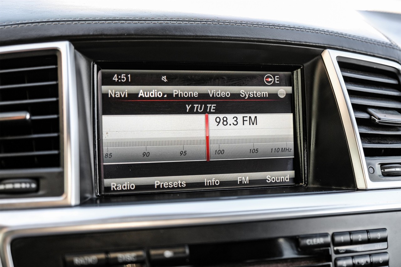 Mercedes-Benz GL-Class Vehicle Main Gallery Image 29