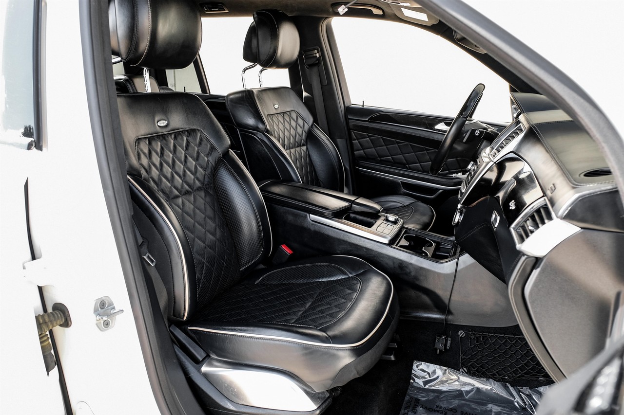 Mercedes-Benz GL-Class Vehicle Main Gallery Image 32