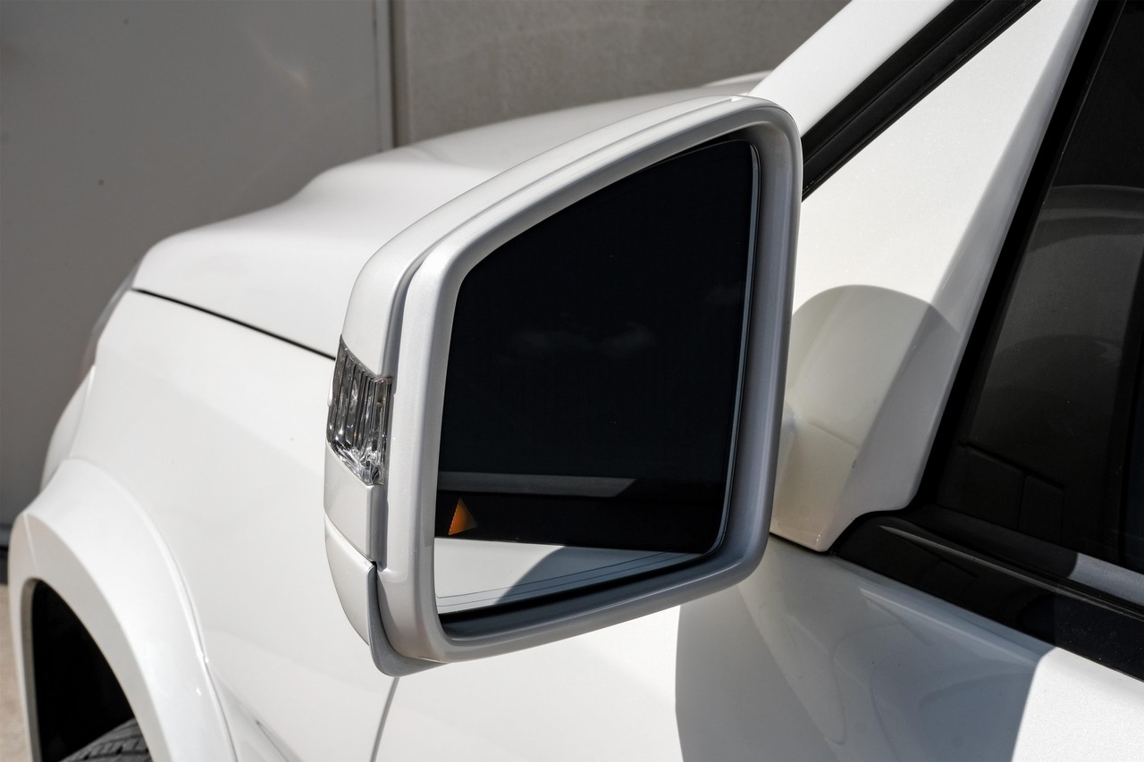 Mercedes-Benz GL-Class Vehicle Main Gallery Image 38
