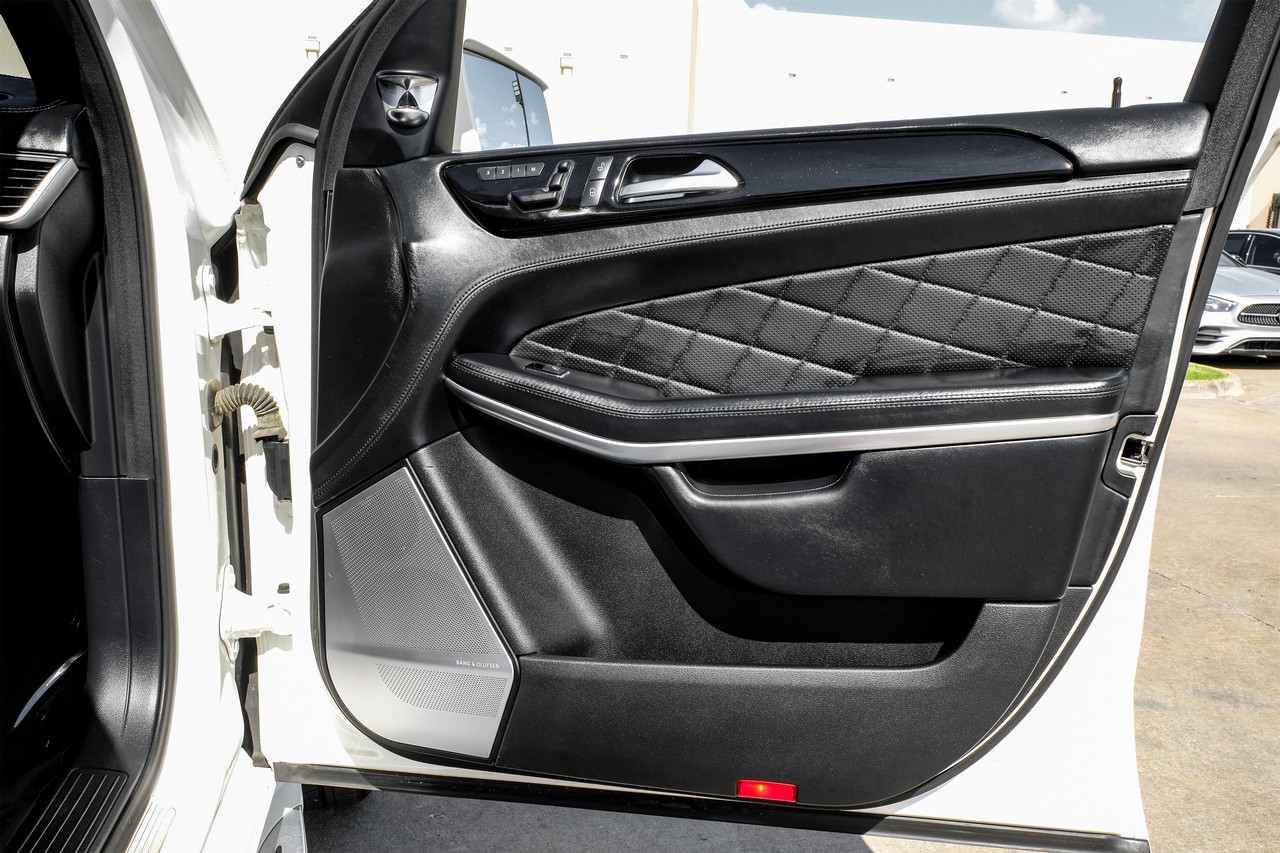 Mercedes-Benz GL-Class Vehicle Main Gallery Image 42