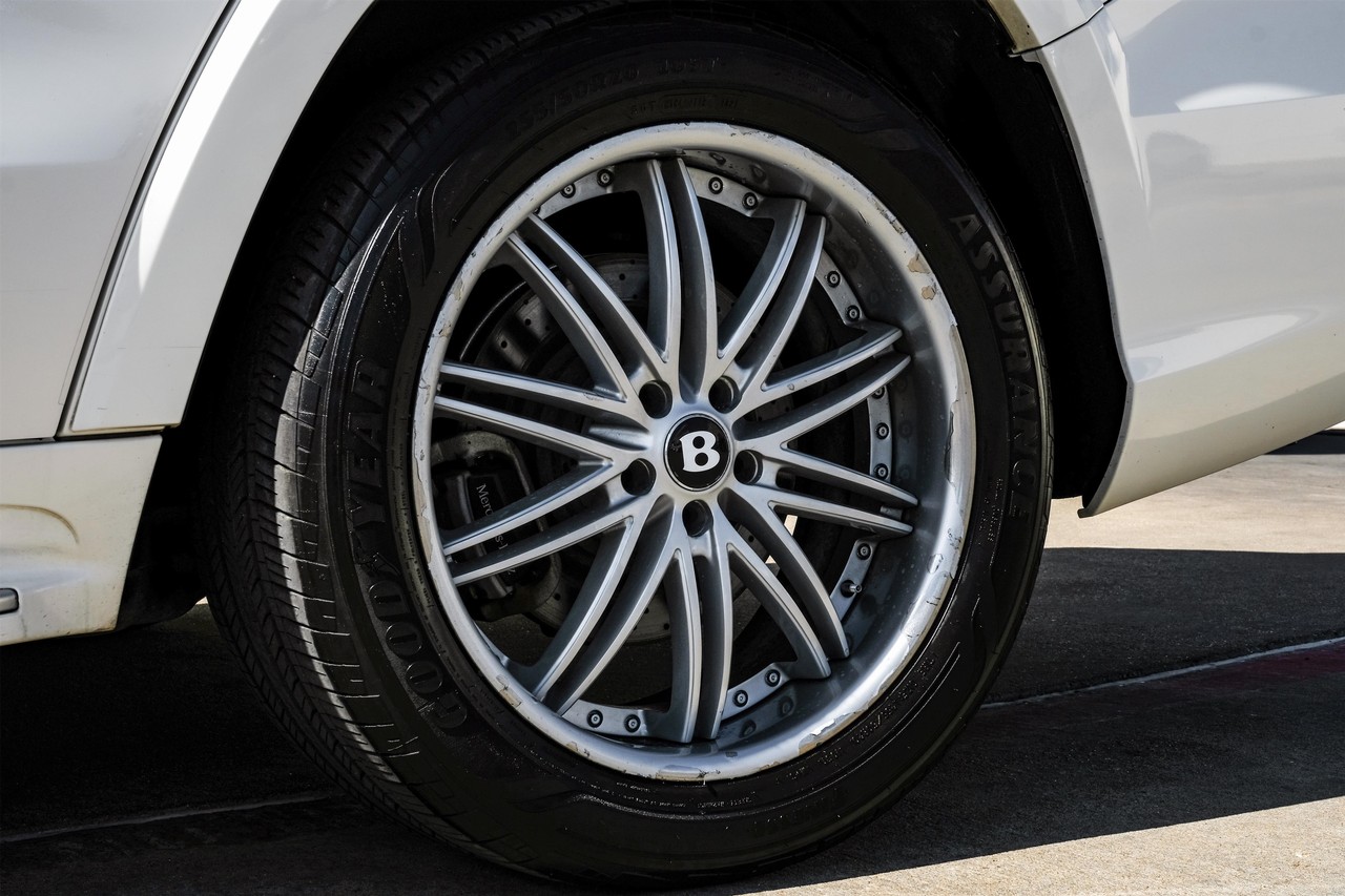 Mercedes-Benz GL-Class Vehicle Main Gallery Image 52