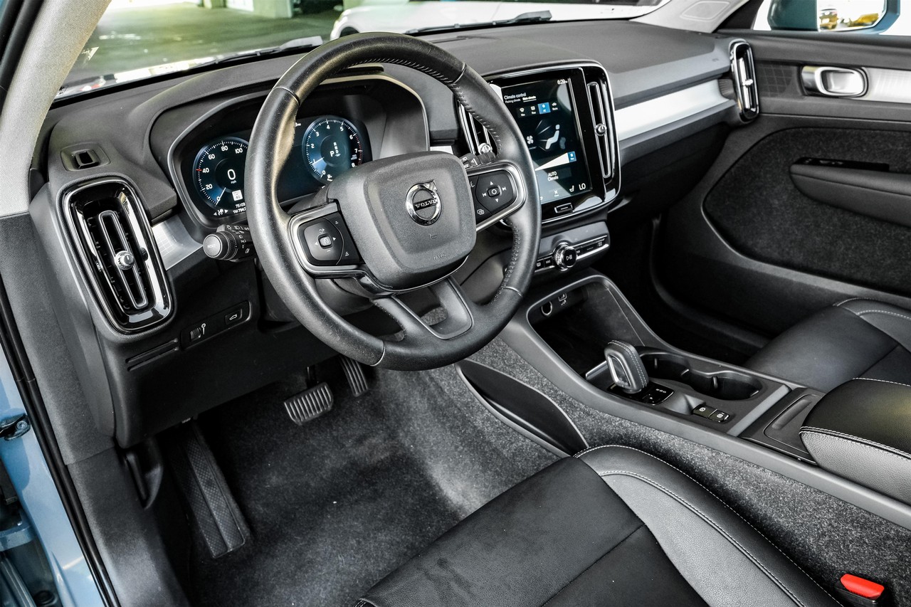 Volvo XC40 Vehicle Main Gallery Image 03