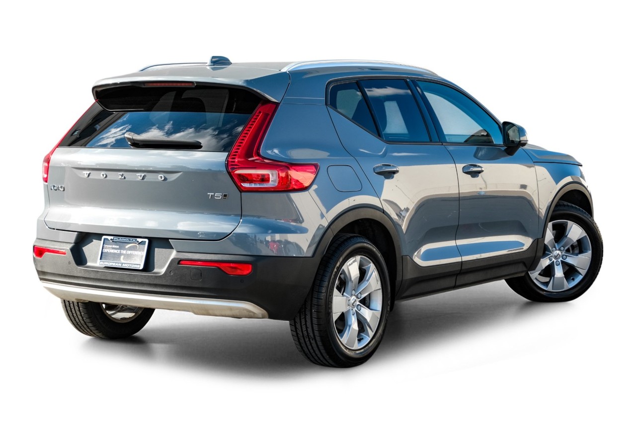 Volvo XC40 Vehicle Main Gallery Image 08