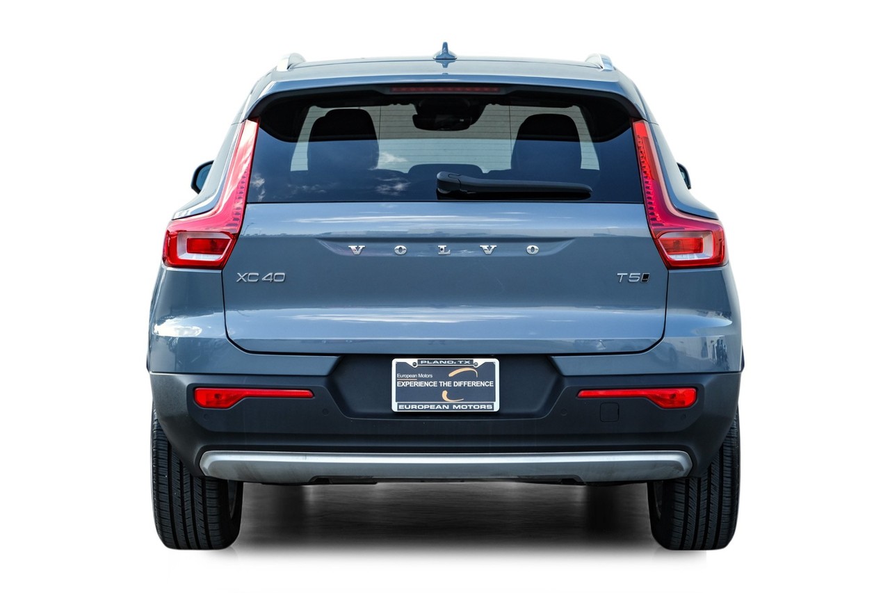Volvo XC40 Vehicle Main Gallery Image 09