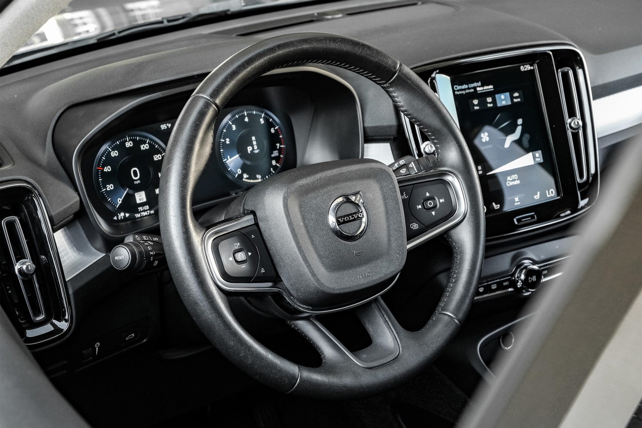 Volvo XC40 Vehicle Main Gallery Image 15
