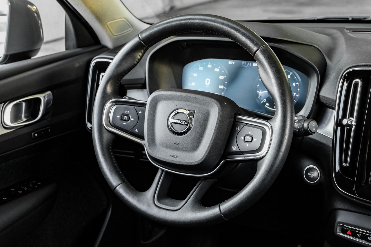 Volvo XC40 Vehicle Main Gallery Image 16