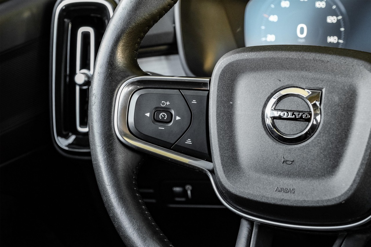 Volvo XC40 Vehicle Main Gallery Image 17